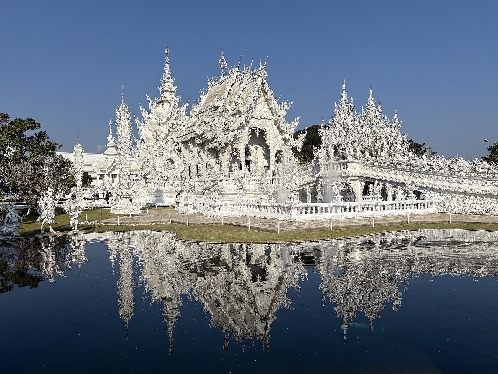 The all-white Wat Rong Khun temple in Chiang Rai