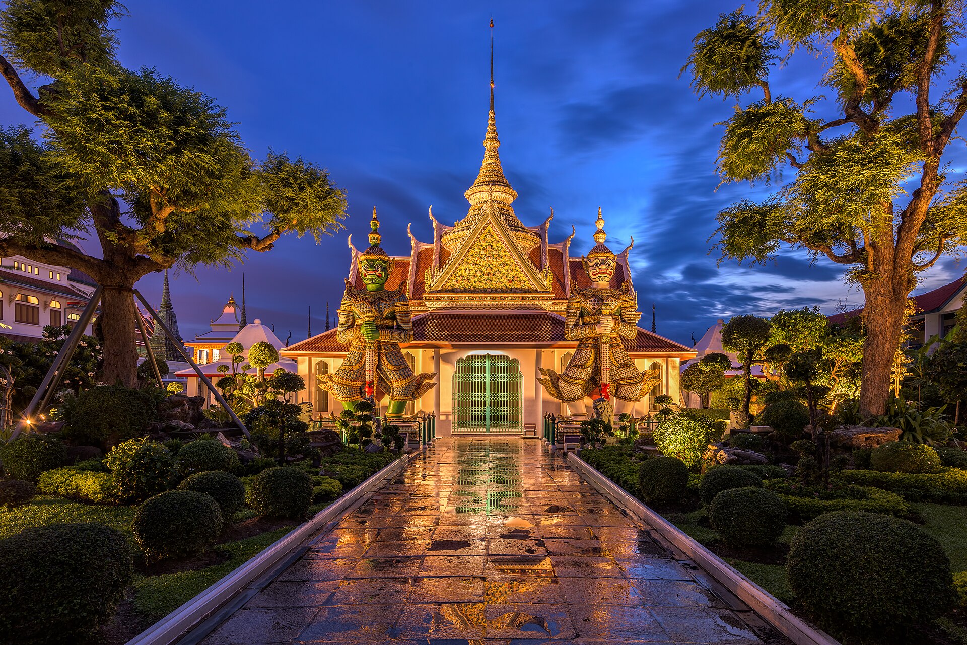 A map and longtail boat representing a Thailand itinerary