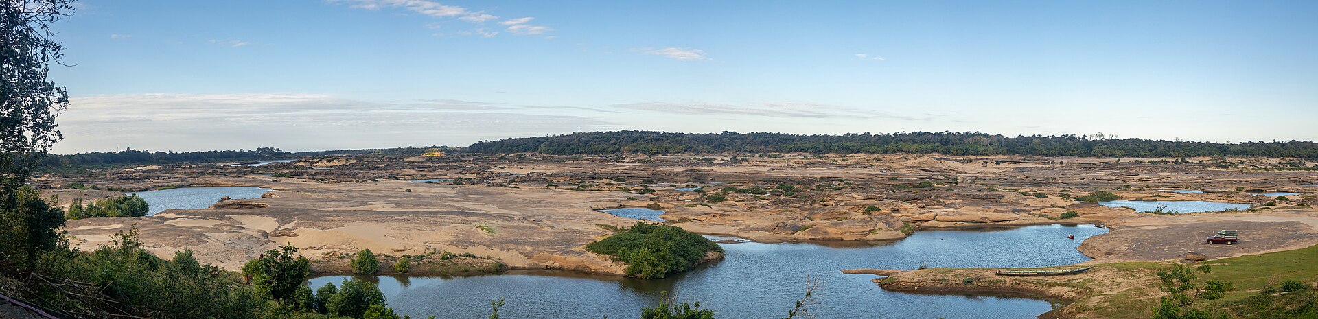 Rock pools and stone formations of Sam Phan Bok along the Mekong